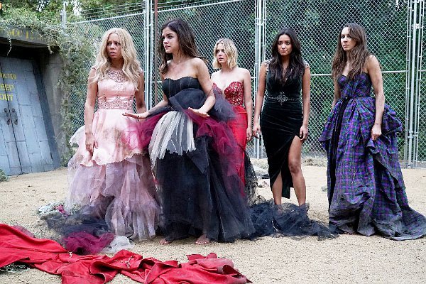 'Pretty Little Liars' Showrunner Insists Charles Is Still 'A'