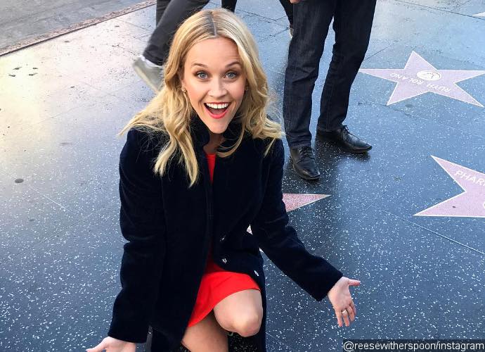 Reese Witherspoon Cleans Her Own Hollywood Walk of Fame Star