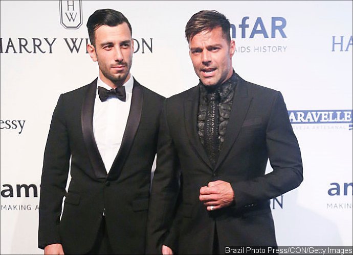 Ricky Martin Debuts New Boyfriend and Passionately Kisses Fan at amFAR