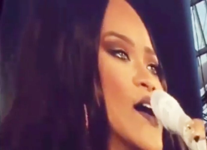 Rihanna Breaks Down in Tears Onstage After Coming Late to Concert