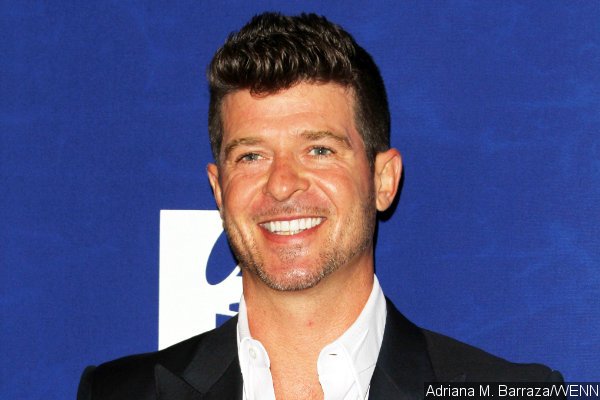 Robin Thicke Sings, Dances and Plays Piano in Court Over 'Blurred Lines' Lawsuit