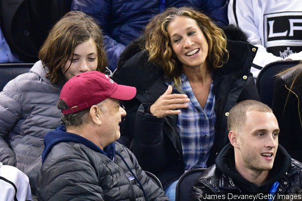 Sarah Jessica Parker Insists She 'Adores' Tom Hanks After Spotted Making a Face Behind Him