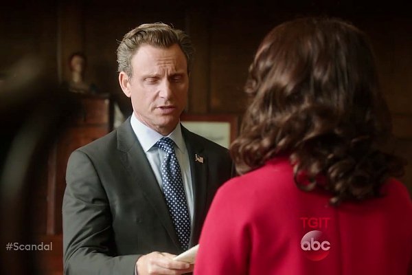 'Scandal' Season 5 Promo: Steamy Sex Scene and Divorce Papers