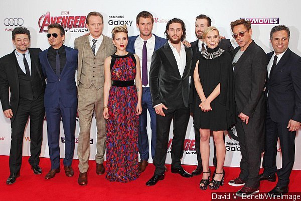 Scarlett Johansson and Co-Stars Reunite at 'Avengers 2' London Premiere