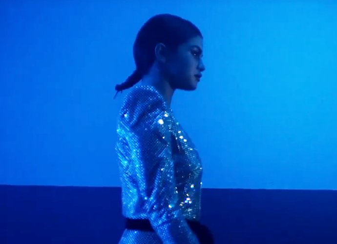 Selena Gomez Goes Daring in Teaser of Sultry Music Video for 'Wolves'