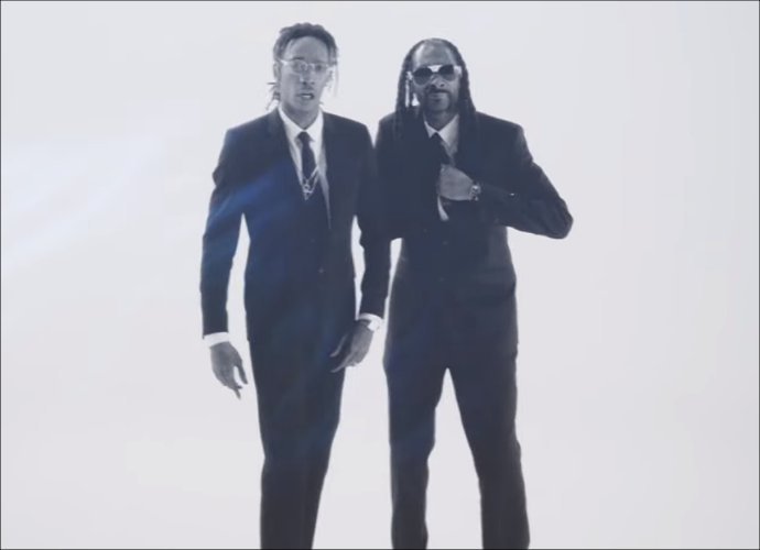 Watch Snoop Dogg Do 'Kush Ups' With Wiz Khalifa in New Music Video