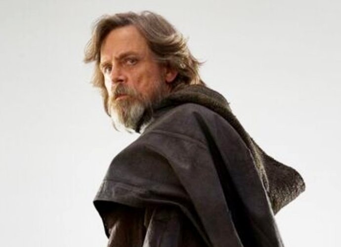 New 'Star Wars: The Last Jedi' Photo Hints at Luke Skywalker's Turn to the Dark Side