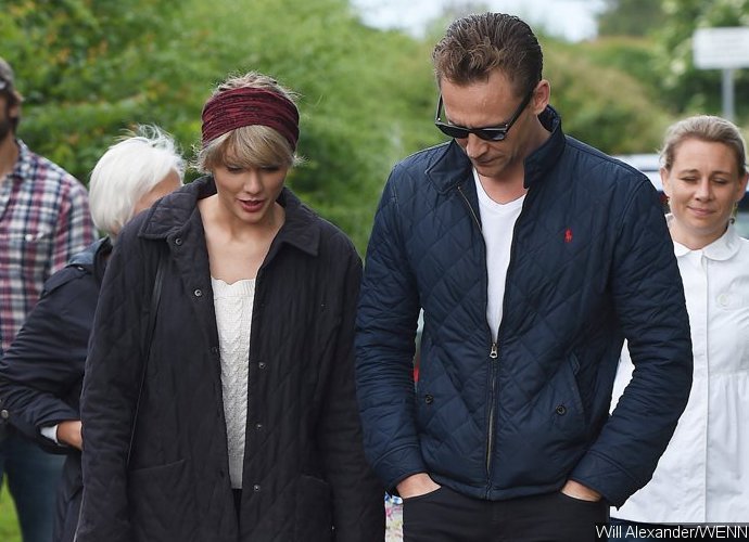 Taylor Swift and Tom Hiddleston Arrive in Queensland, Australia in Matching Outfits