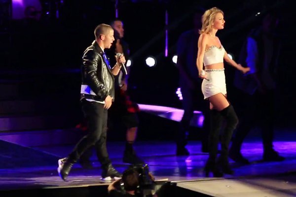 Video: Taylor Swift Brings Out Nick Jonas for 'Jealous' During '1989' Show in New Jersey