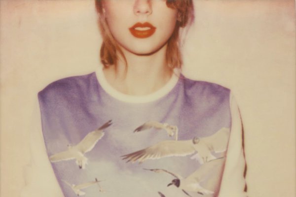 Taylor Swift 'Happily' Makes '1989' Album Available on Apple Music