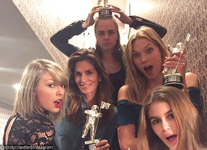Look! Taylor Swift Has Trophy Party With Her 'Bad Blood' Squad