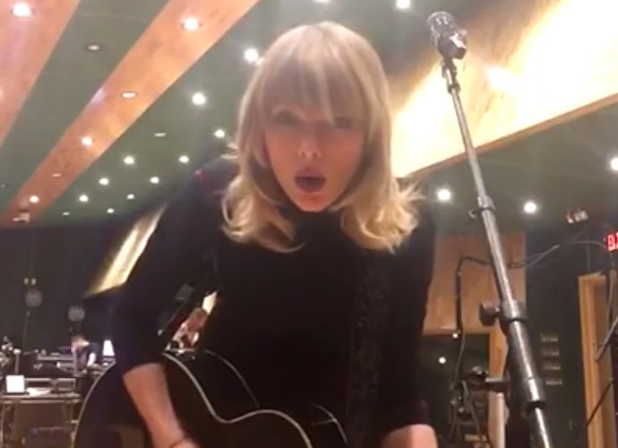Taylor Swift Rehearses Stripped-Down Version of 'I Don't Wanna Live Forever' for Super Bowl Pre-Show