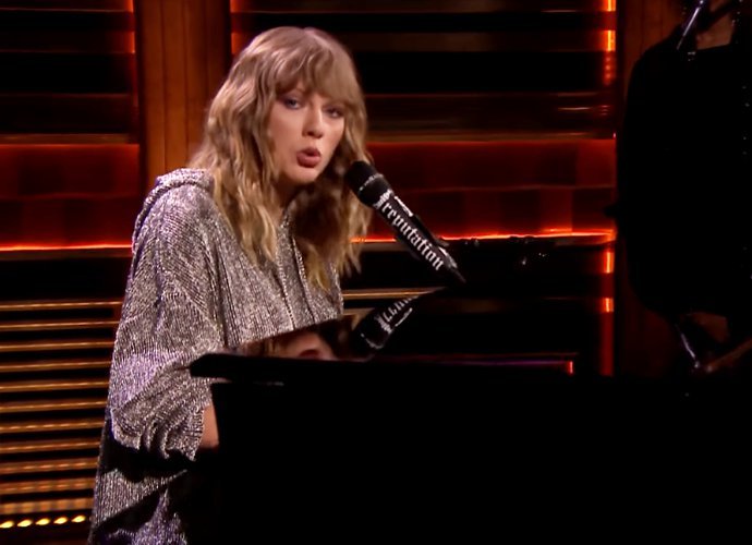 Taylor Swift Surprises 'Tonight Show' Audience With 'New Year's Day' Performance