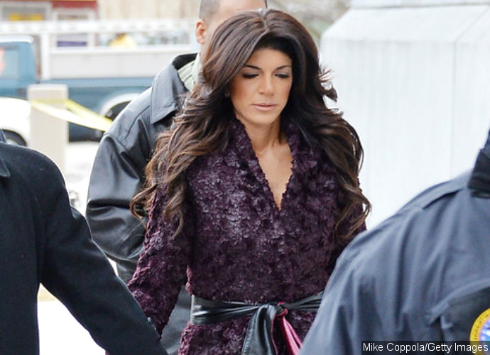 Teresa Giudice Takes Christmas Photos With Family After Released From Prison
