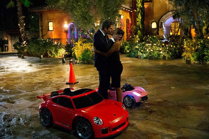 'The Bachelor' Premiere Recap: Arie Luyendyk Jr. Kisses Two Contestants on the First Night