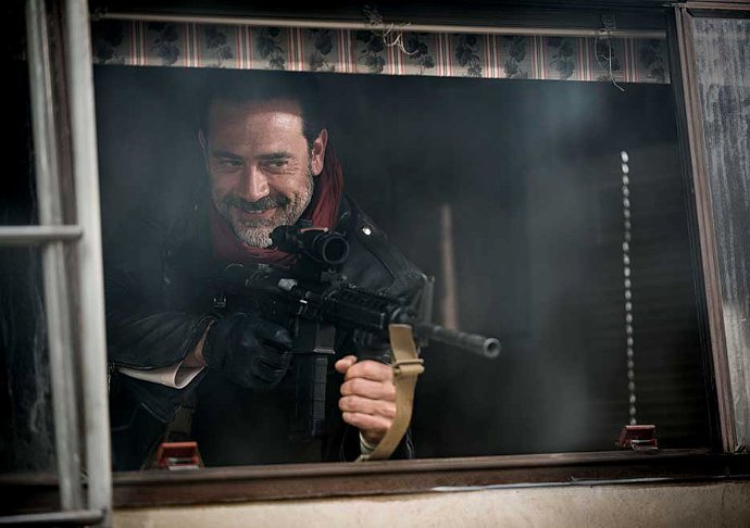 'The Walking Dead' Season 7: Negan Knows How to Use Gun Too in This New Photo