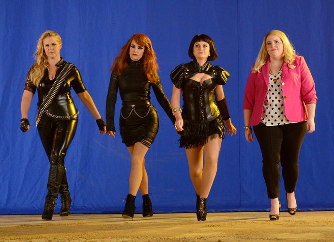 Tina Fey, Amy Poehler, Amy Schumer Recreate Taylor Swift's 'Bad Blood' for 'SNL'
