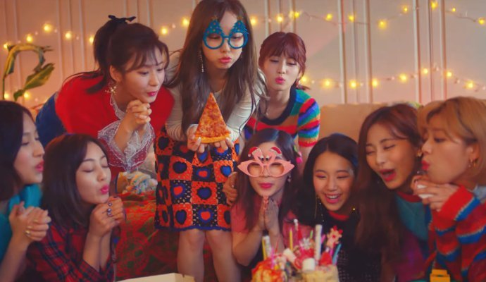 Twice Hosts Christmas Party In Music Video For Merry And Happy Twice Hosts Christmas Party In Music Video For Merry And Happy