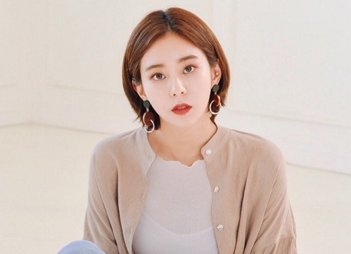 Uee Deletes Instagram After Admitting She's Dating Kangnam
