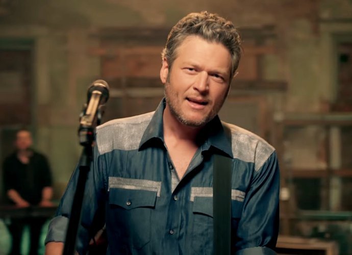 Video Premiere: Blake Shelton's 'She's Got a Way With Words'
