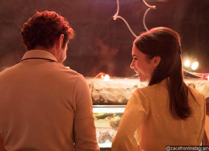 Lily Collins Et Zac Efron Film Zac Efron and Lily Collins Share Sweet Moment in 'Extremely Wicked' BTS Pic