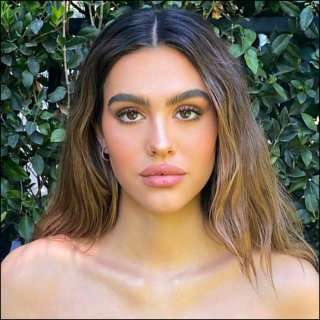 About Amelia Hamlin - Profile & Facts | AceShowbiz