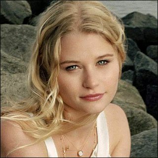 Sexy emilie de ravin