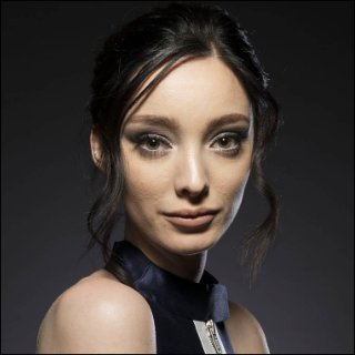 Emma Dumont Latest News, Bio, Profile, Album, Movie and Photo.
