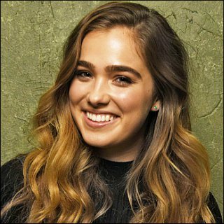 Haley Lu Richardson Profile Photo