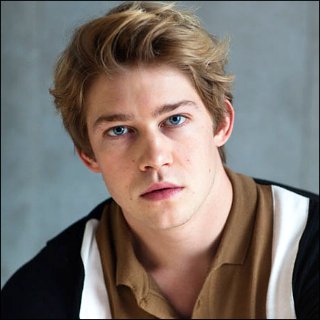 Joe Alwyn Profile Photo