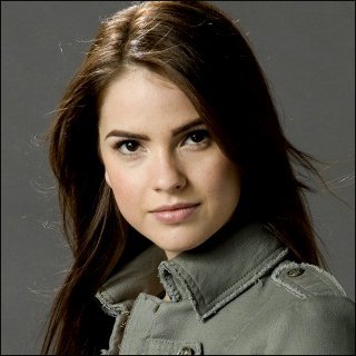 Shelley Hennig Profile Photo