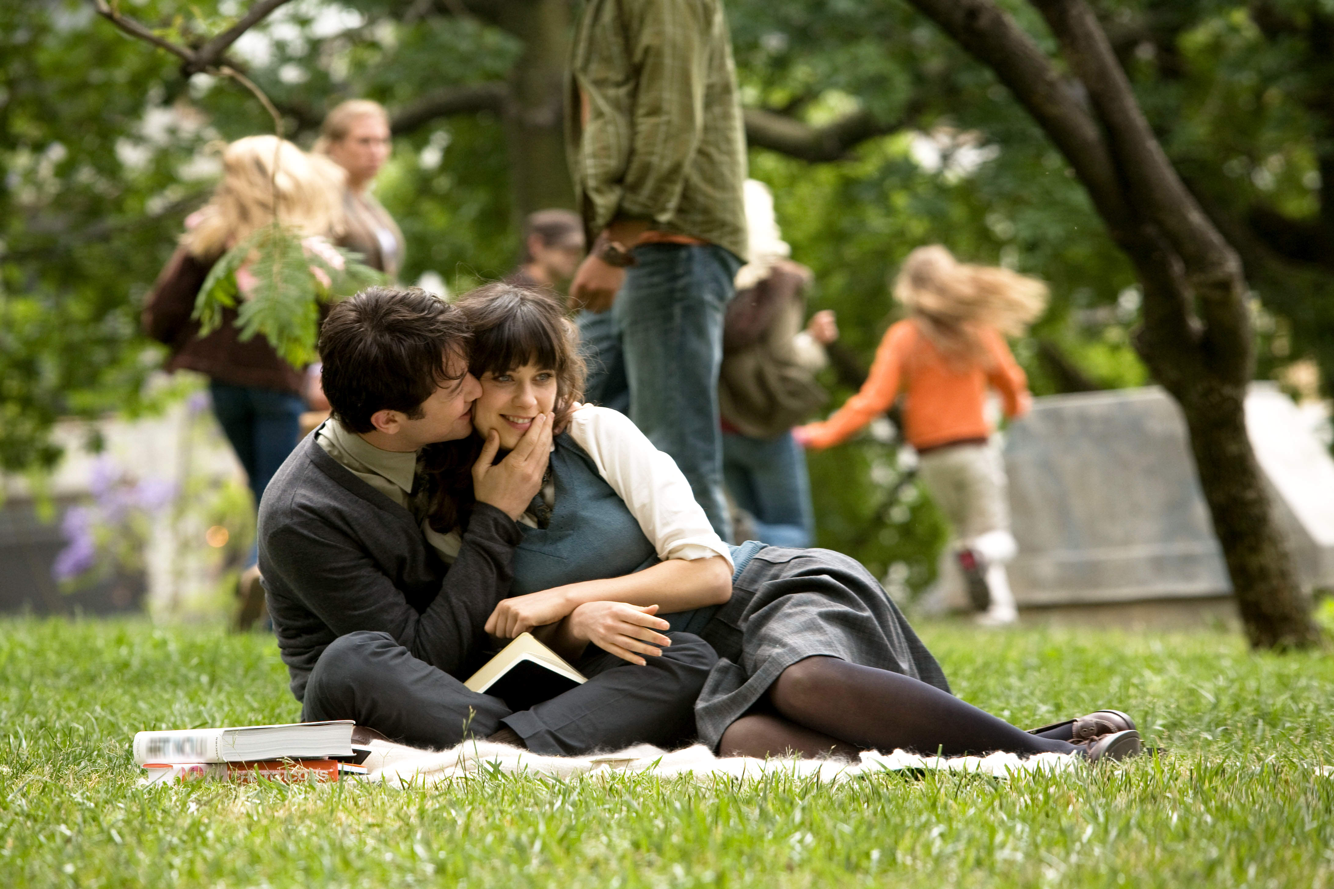 Joseph Gordon-Levitt stars as Tom and Zooey Deschanel stars as Summer in Fox Searchlight Pictures' 500 Days of Summer (2009). Photo credit by Chuck Zlotnick.