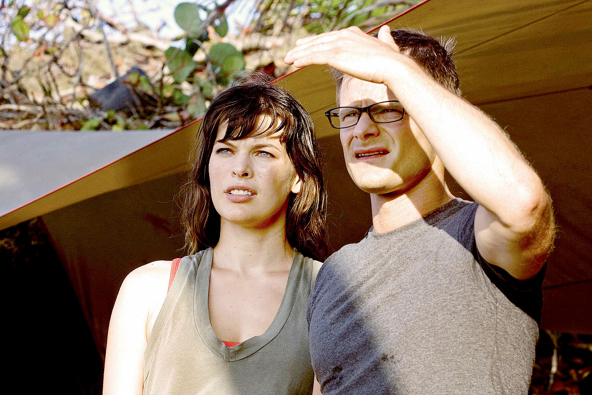 Milla Jovovich stars as Cydney and Steve Zahn stars as Cliff in Universal Pictures' A Perfect Getaway (2009)