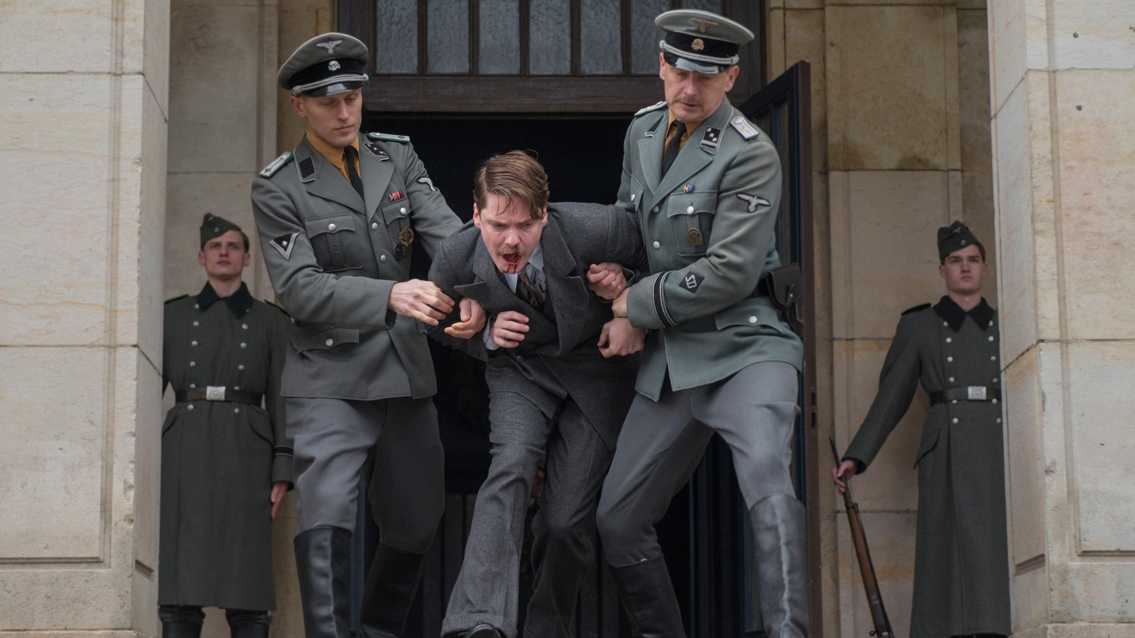 Alone in Berlin (2017)
