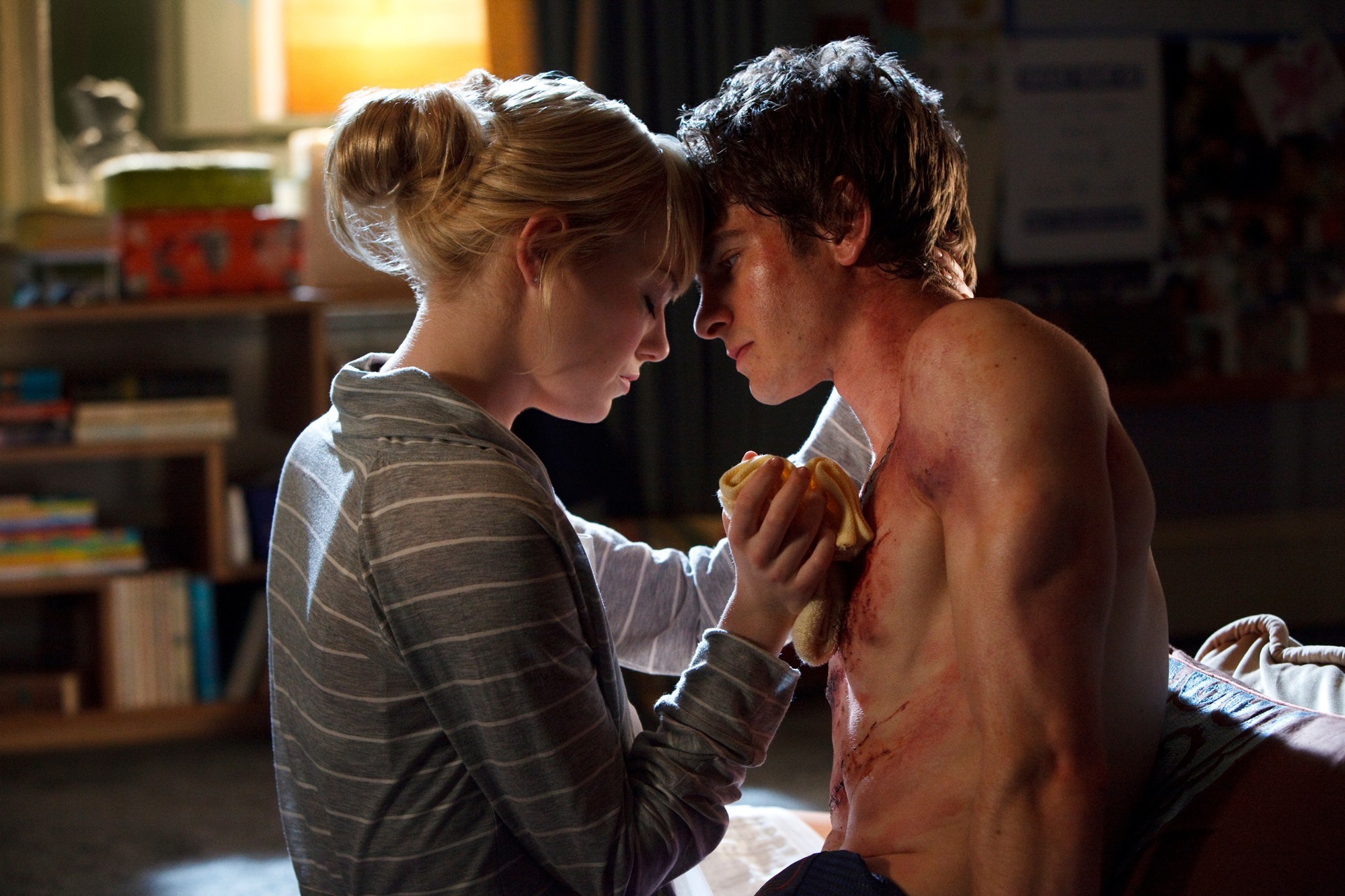 Emma Stone stars as Gwen Stacy and Andrew Garfield stars as Peter Parker/Spider-Man in Columbia Pictures' The Amazing Spider-Man (2012)