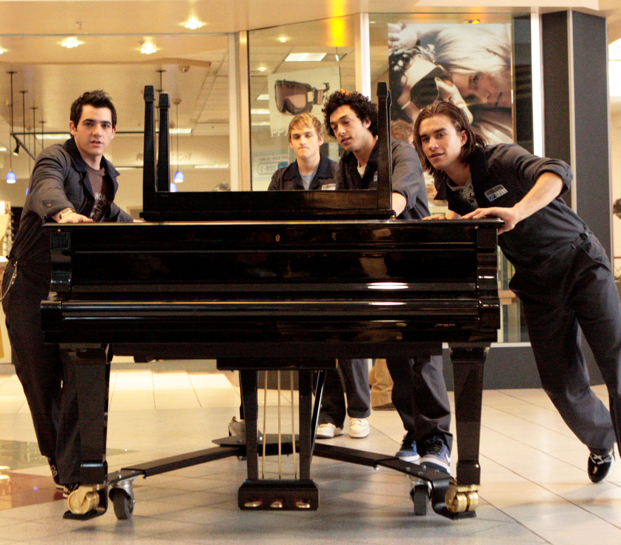 Janitors move the piano in The American Mall (2008)