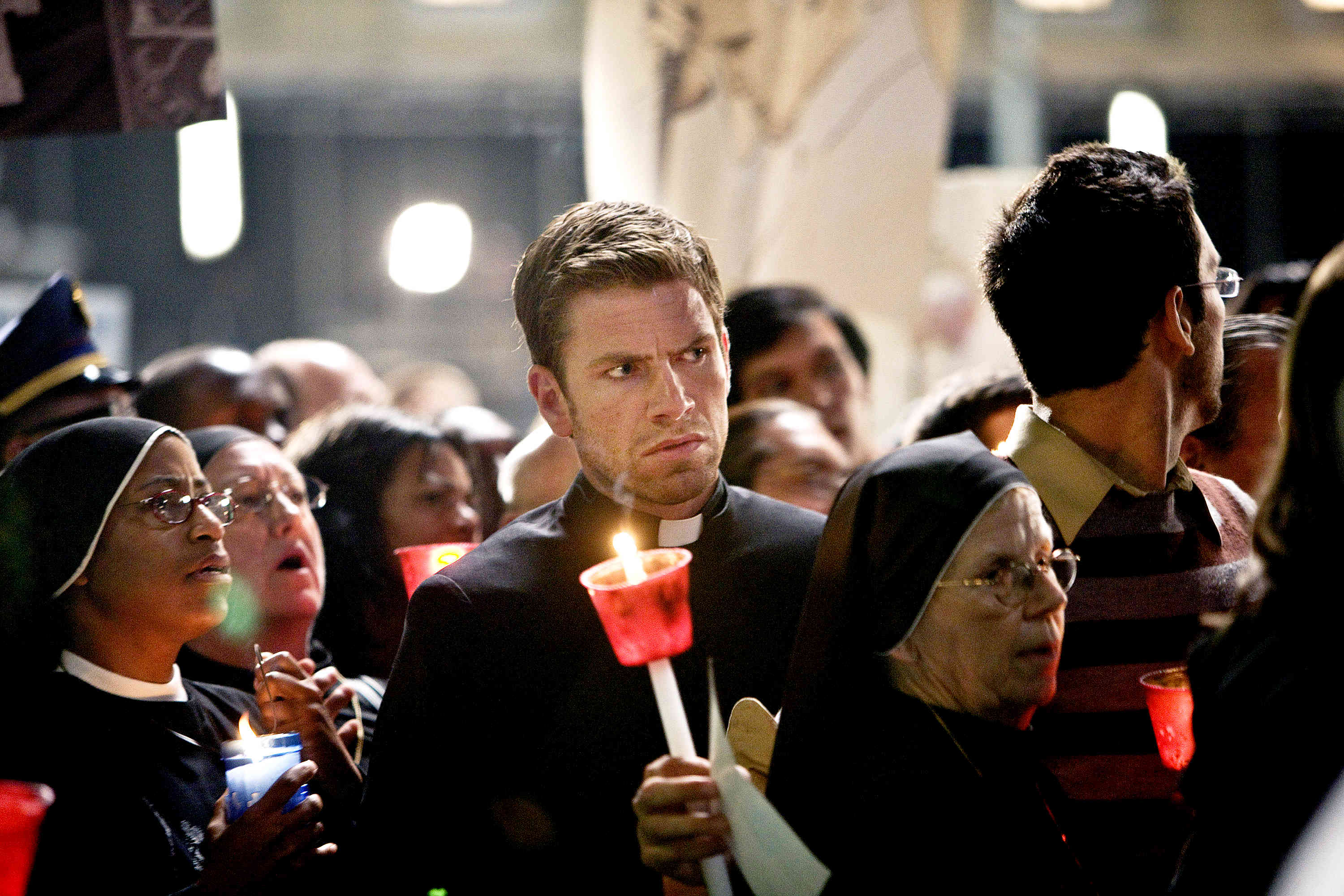 Камерарий патрик маккенна. Ангелы и демоны 2009 камерарий. Ангел смерти 2009. Том хэнкс ангелы и демоны. Айелет зурер.