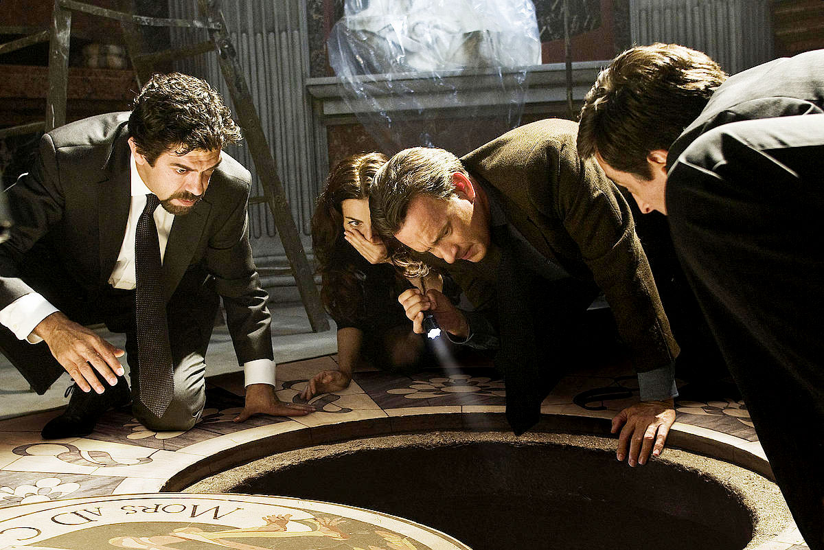 Pierfrancesco Favino, Ayelet Zurer and Tom Hank in Sony Pictures Releasing's Angels & Demons (2009)