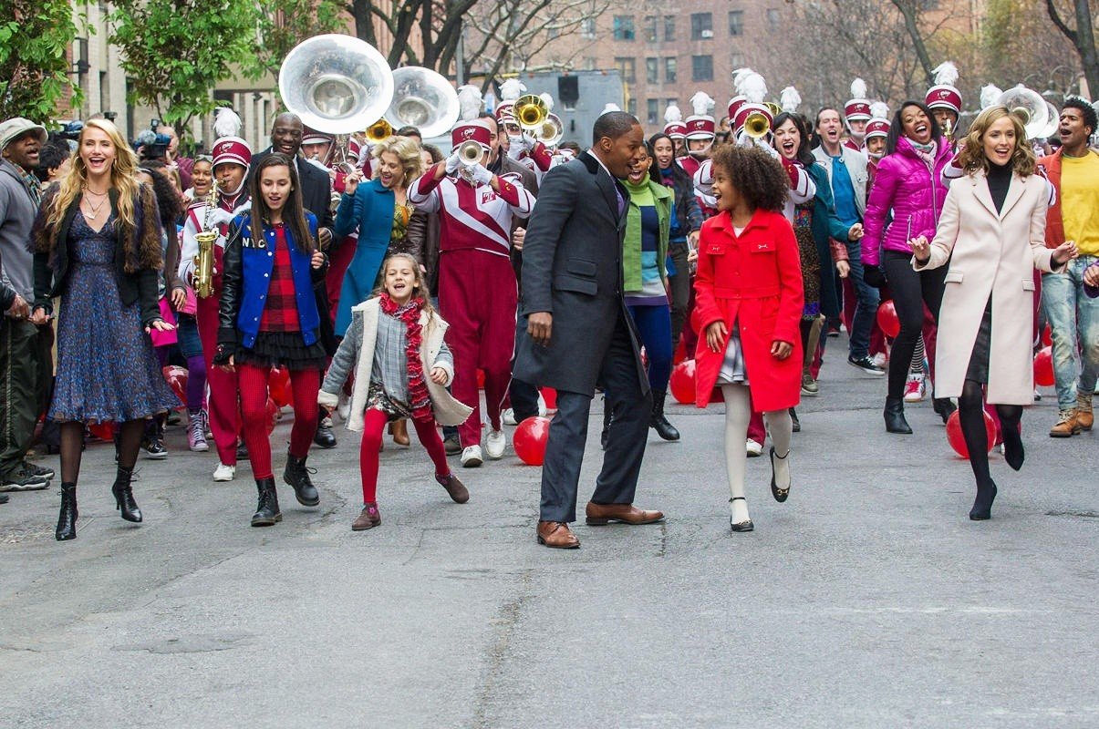 Cameron Diaz, Amanda Troya, Stephanie Kurtzuba, Nicolette Pierini, Jamie Foxx, Quvenzhane Wallis and Rose Byrne in Columbia Pictures' Annie (2014). Photo credit by Barry Wetcher.