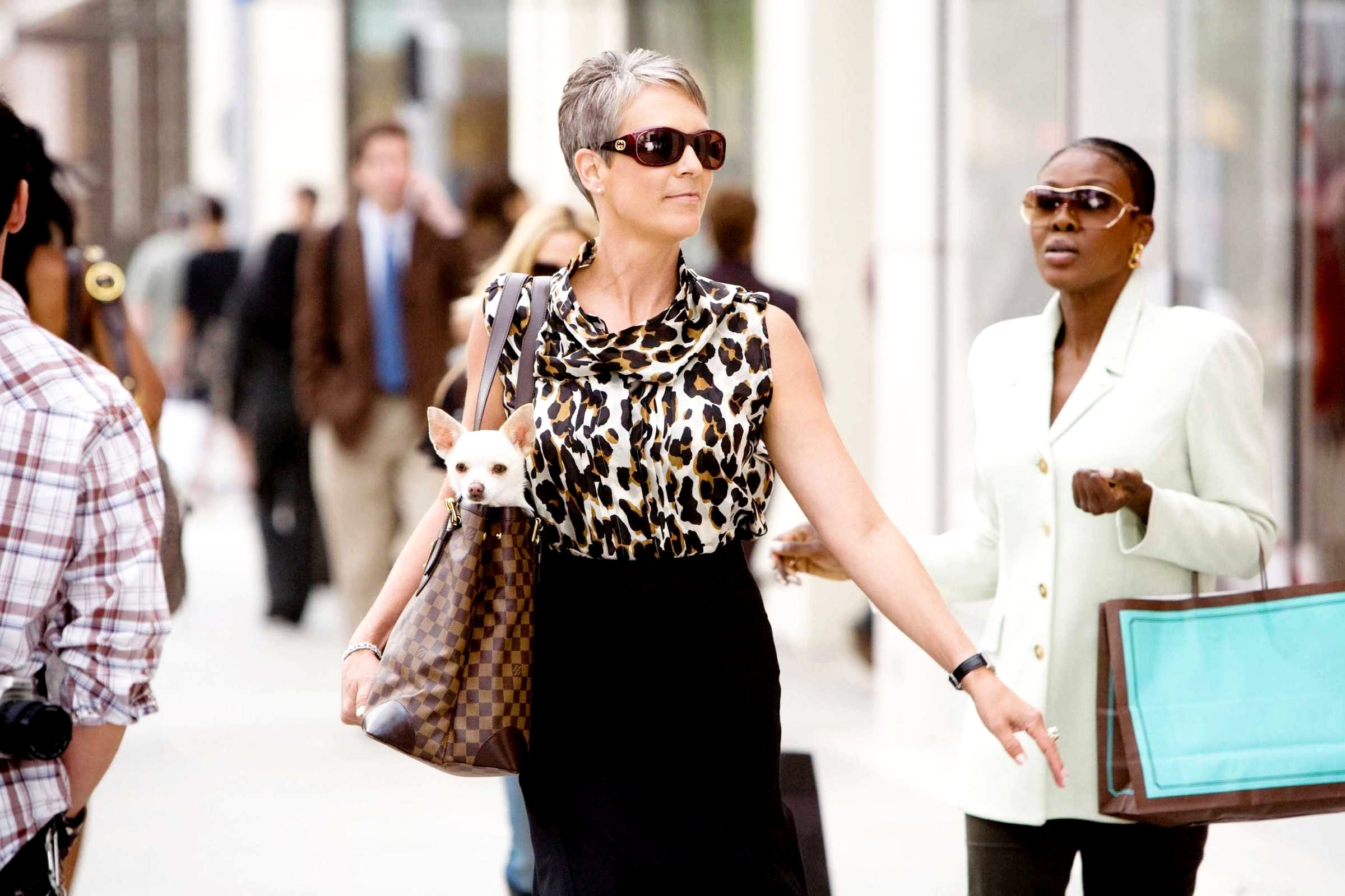 Jamie Lee Curtis stars as Aunt Viv in Walt Disney Pictures' Beverly Hills Chihuahua (2008). Photo credit by Daniel Daza.
