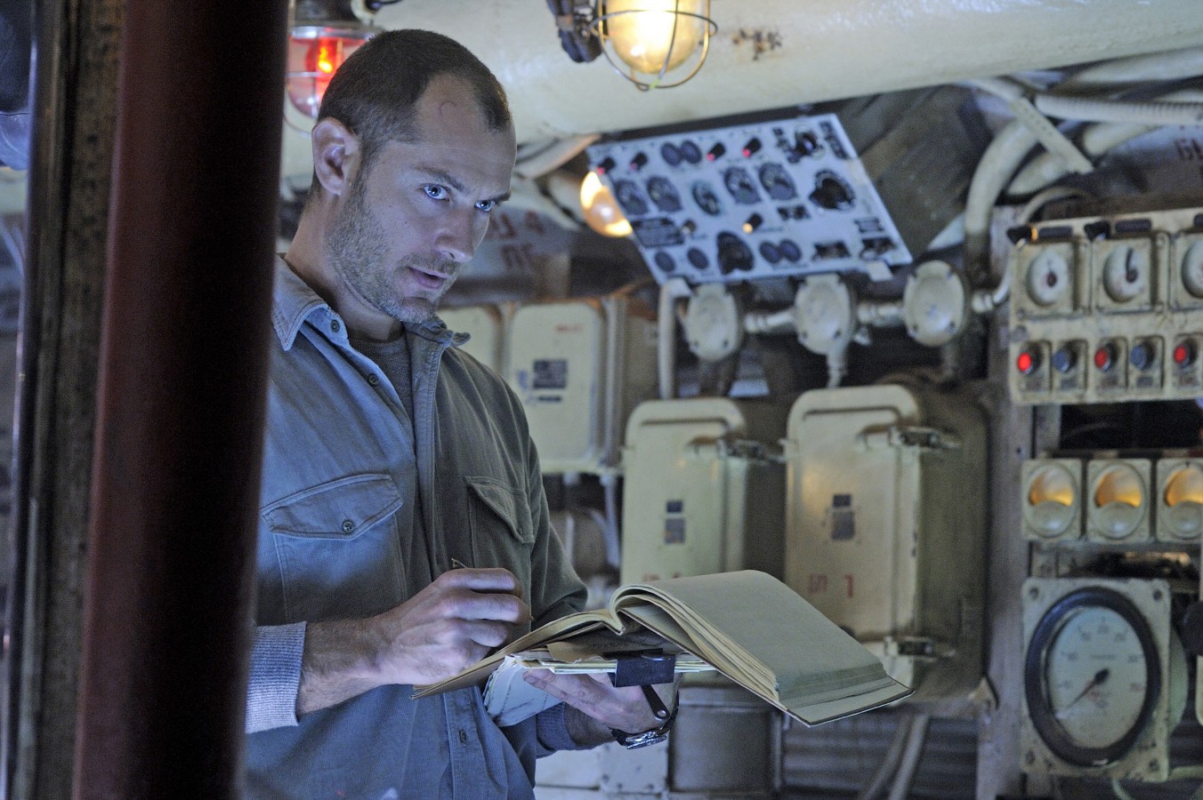 Jude Law stars as Captain Robinson in Focus Features' Black Sea (2015)