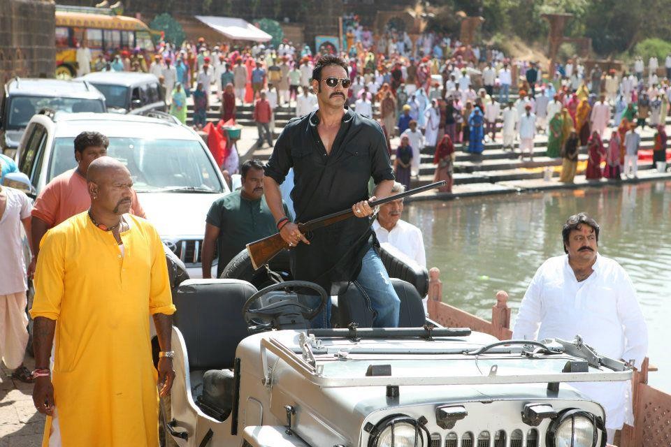 Ajay Devgan stars as Prithviraj Raghuvanshi in FIP's Bol Bachchan (2012)
