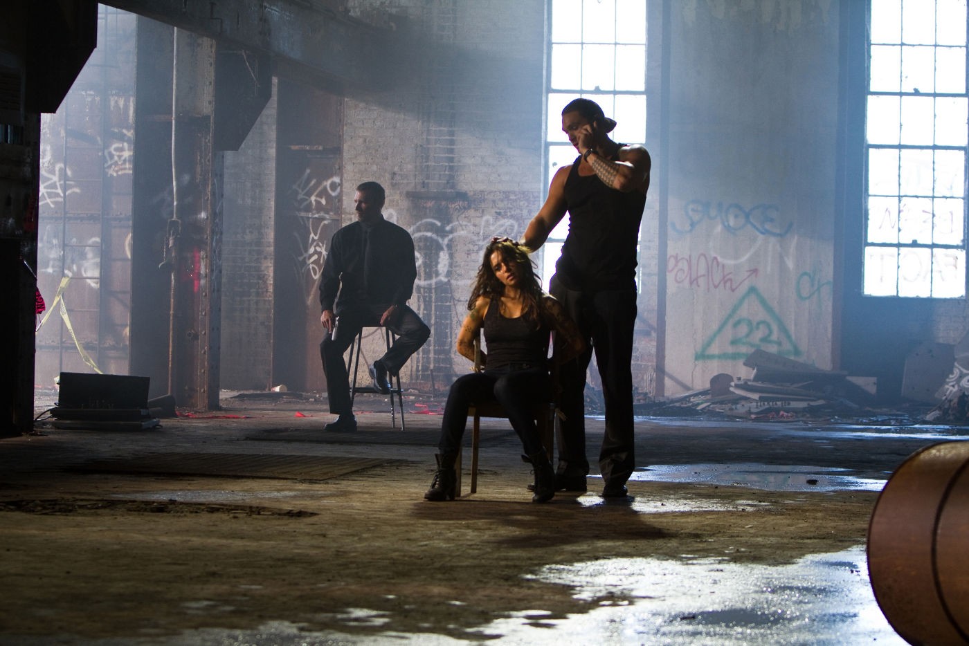 Sarah Shahi stars as Lisa Bobo and Jason Momoa stars as Keegan in Warner Bros. Pictures' Bullet to the Head (2012)