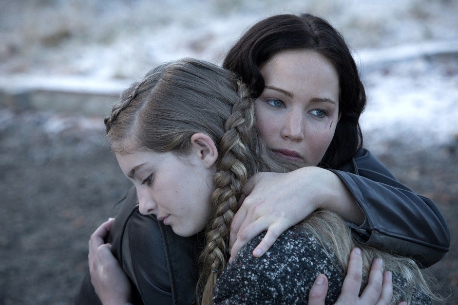 Willow Shields stars as Primrose Everdeen and Jennifer Lawrence stars as Katniss Everdeen in Lionsgate Films' The Hunger Games: Catching Fire (2013)