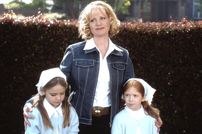 Bonnie Hunt as Kate Baker in The 20th Century Fox' Cheaper by the Dozen (2003)