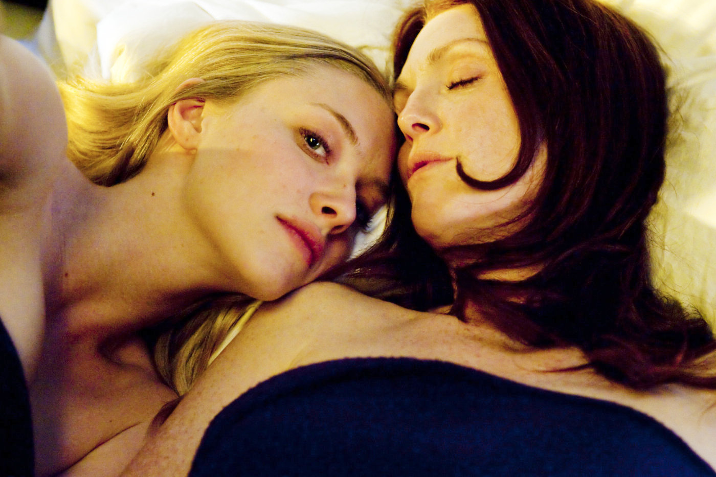 Amanda Seyfried stars as Chloe and Julianne Moore stars as Catherine in Sony Pictures Classics' Chloe (2010)