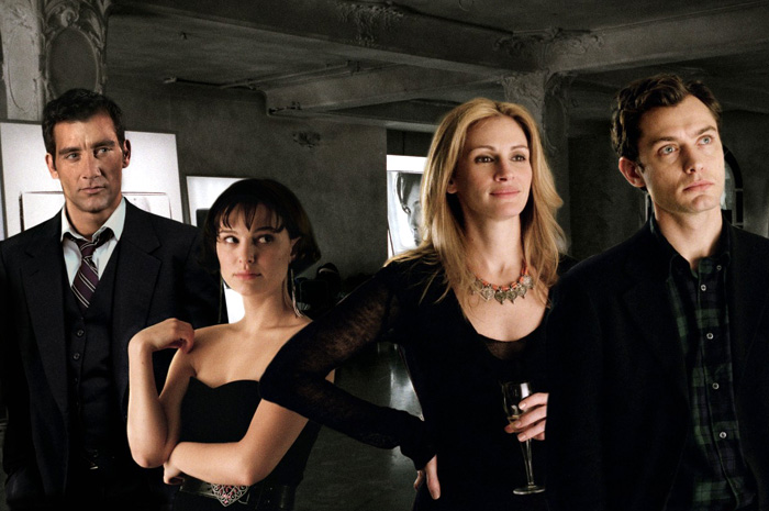 Clive Owen, Natalie Portman, Julia Roberts and Jude Law in Columbia Pictures' Closer (2004)