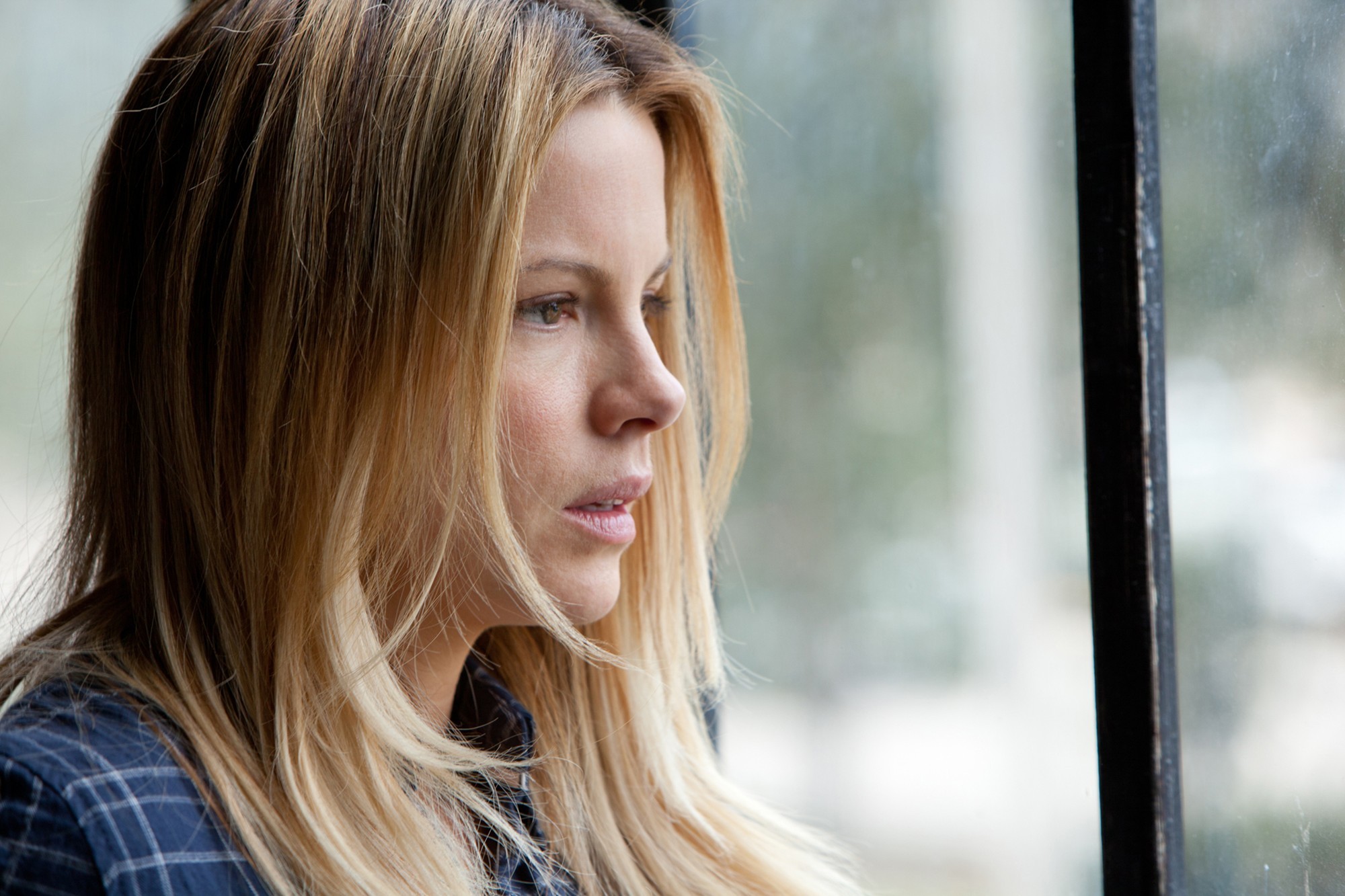Kate Beckinsale stars as Kate Farraday in Universal Pictures' Contraband (2012)