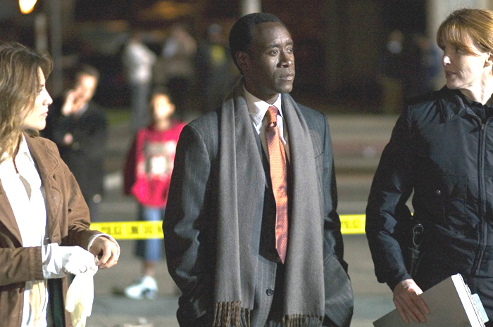 Jennifer Esposito and Don Cheadle in Lions Gate Films' CRASH (2005)
