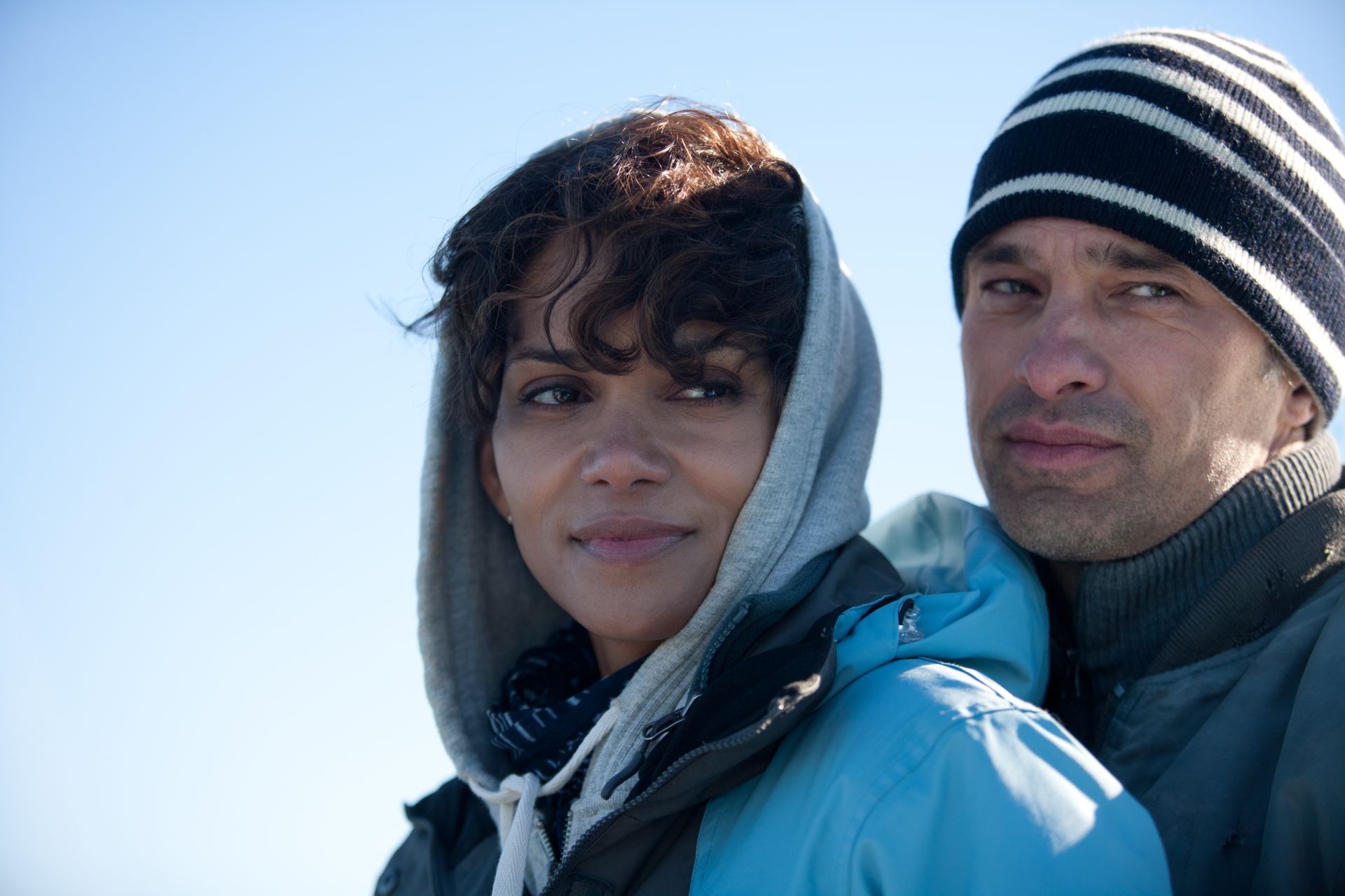 Halle Berry stars as Kate Mathieson and Olivier Martinez stars as Jeff in Lionsgate's Dark Tide (2012)